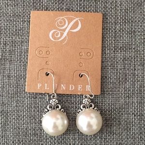Pearl drop earrings